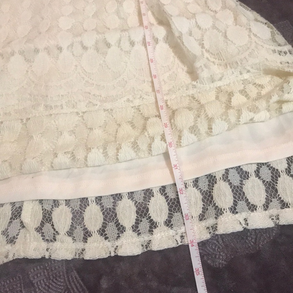 Lace dress - Picture 4 of 8